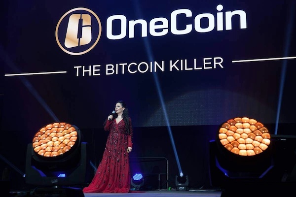 The luxurious life of the "crypto queen" - who holds more than 230,000 Bitcoin and is wanted by the FBI